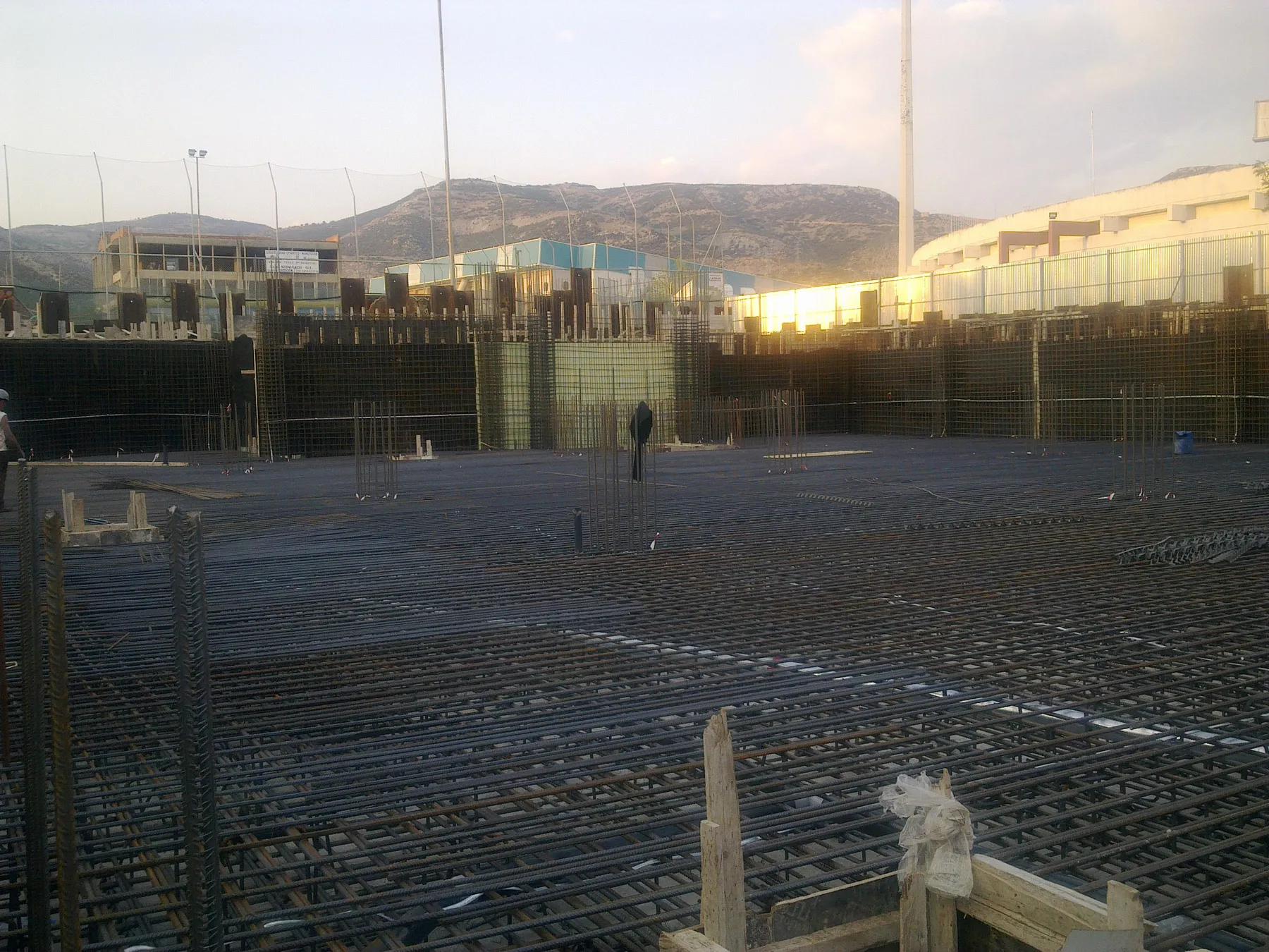 Διώροφο Κτίριο Υπεραγοράς Τροφίμων — 1